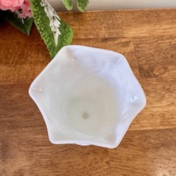 Vintage Bryce El Rancho White Milk Glass Vase‎ Ruffled Edge Footed Pedestal Vase - Picture 5 of 5